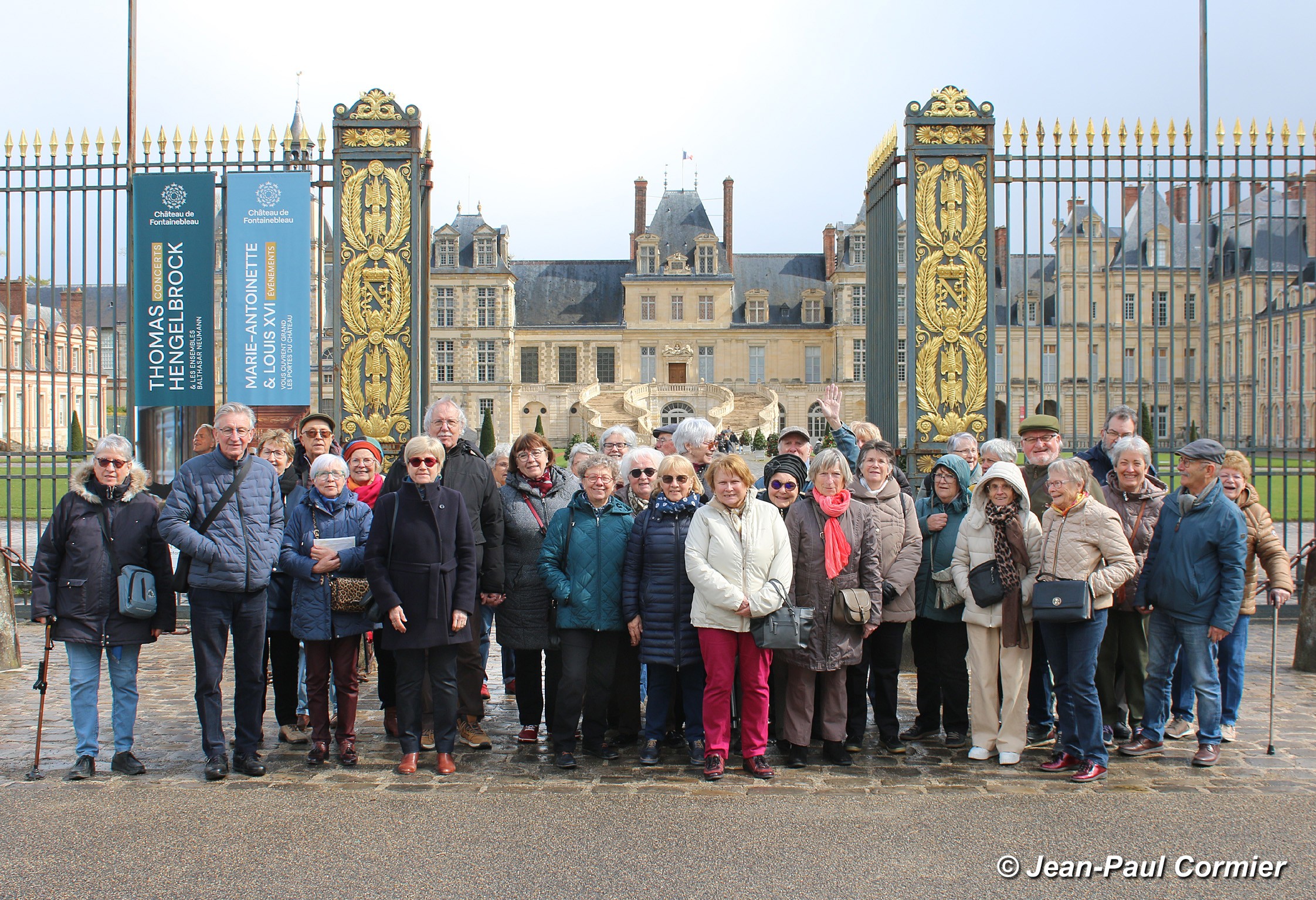 Groupe devant le château